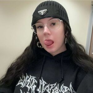 Meet your Posher, Izzy